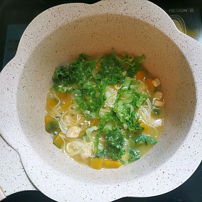 咖喱三文鱼南瓜浓汤面