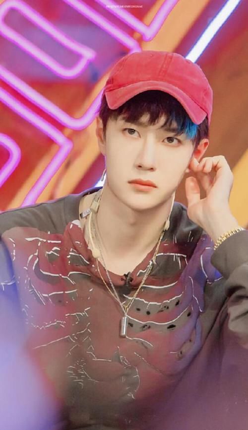 王一博|王一博 :20210708 上海到达,即将录制第一期《这就是街舞4》。