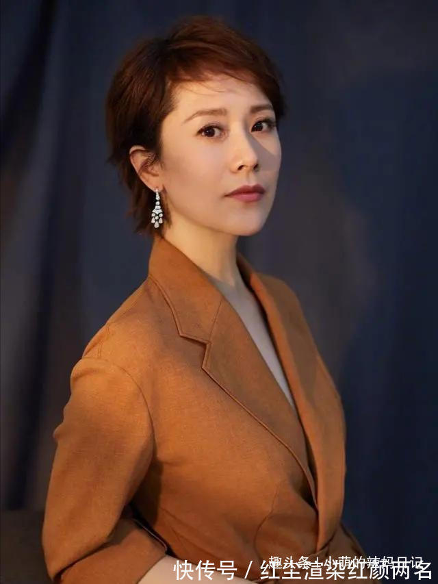 成熟 女人过了40岁,尽量少留这3款“大妈”发型,这3款发型更适合你