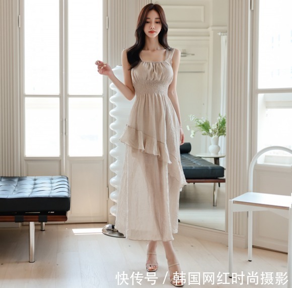 孙允珠|孙允珠高清时尚搭配:檀木灰棕幕帘梦纱婉约百褶裙