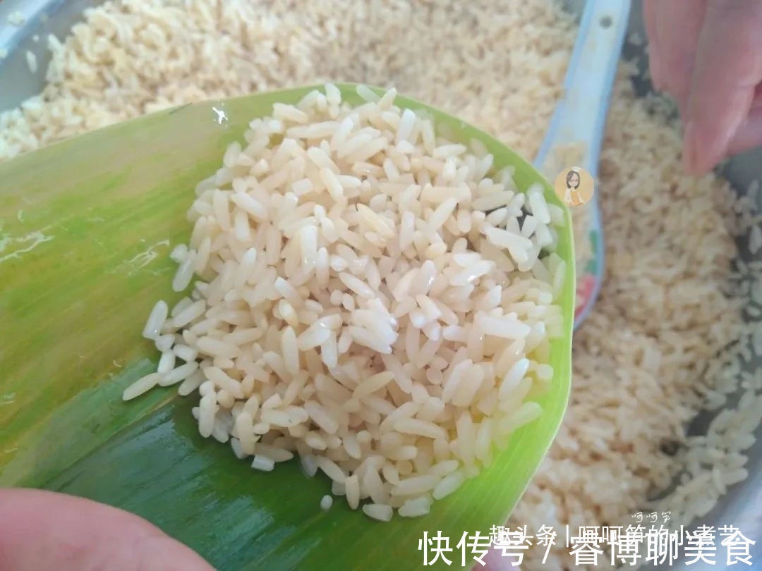 香菇|端午节将至，教你做鲜香味美的咸蛋黄肉粽，软糯诱人，吃了还想吃