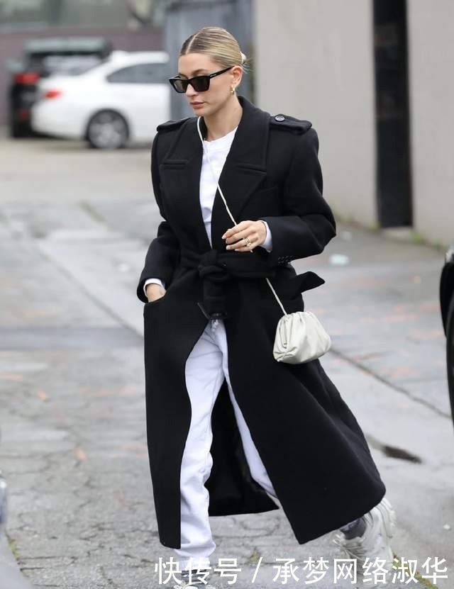 穿上|不管穿大衣还是羽绒服,都别配打底裤了!试试这3种裤,时髦百搭