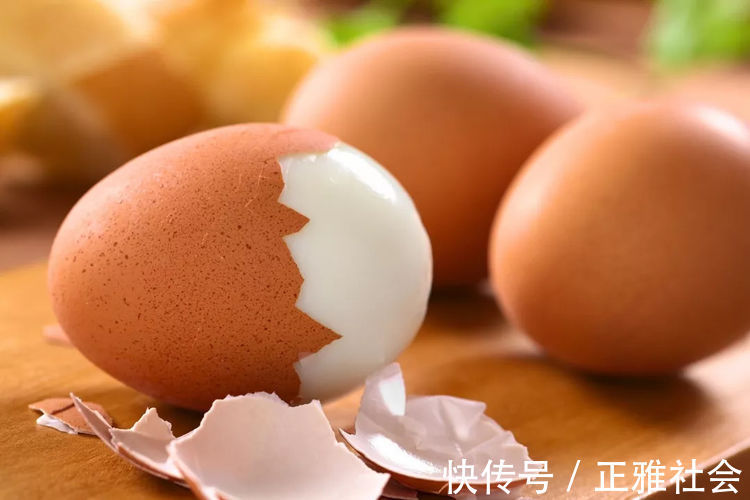 常温|煮鸡蛋时，不要直接下锅煮！大厨教你一招，鸡蛋嫩滑特好剥壳！