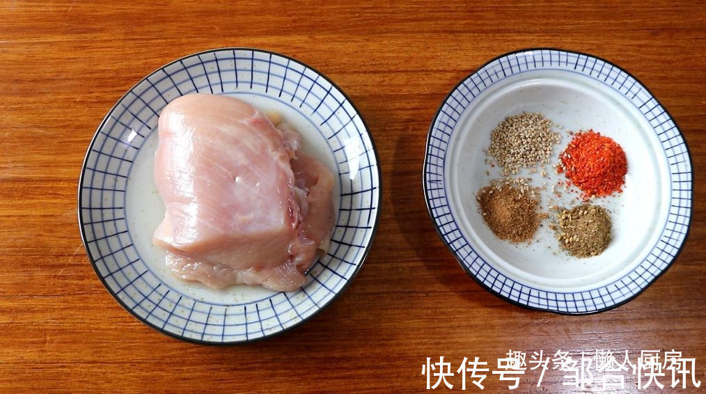 不需要腌制，不加淀粉，教你香辣鸡胸肉的做法，鸡肉干香有嚼劲