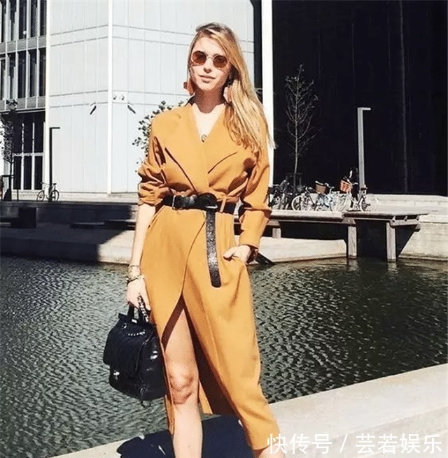 明星 小白鞋已经失宠了,今年流行“1+1鞋”,时尚显高,明星都上头了!