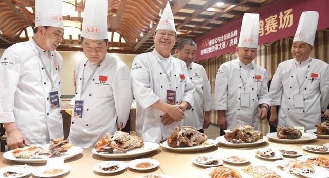 时隔多年,全聚德的“烤鸭第一杆”又回来啦!