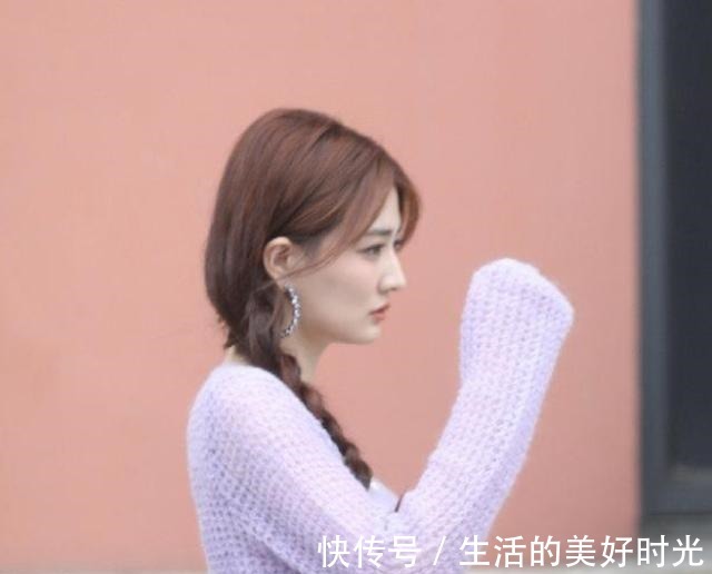 露脐装|徐璐上节目玩起BM风,穿露脐装露出小蛮腰,美得像漫画里的人物!