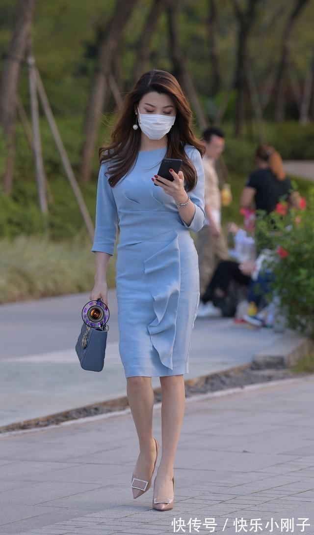 恨天高 连衣裙穿搭会显得脸型很好,挑战视觉神经,减龄又大气