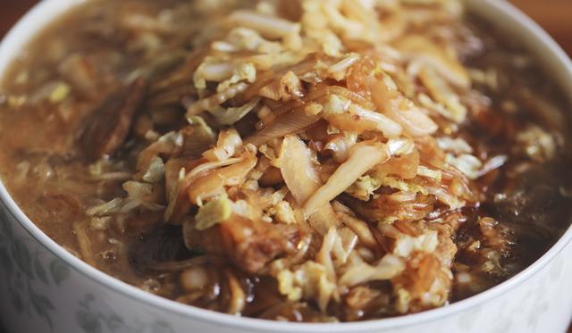 东北菜|第一次去东北吃饭,点了3个菜,一屋东北人全瞅我,上桌后我懵了