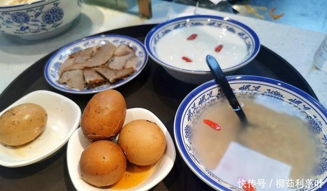 普洱茶叶蛋|在南京,体验一碗地道的兰州牛肉面面!