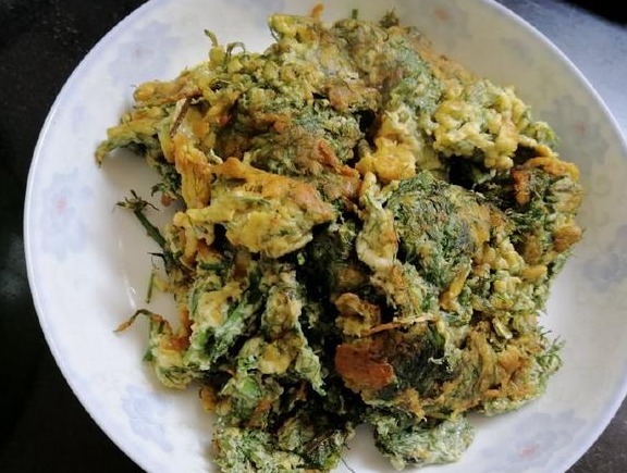 香椿芽炒蛋|湿气“最怕”这个菜,每周吃3次,湿气跑光光,营养美味易消化
