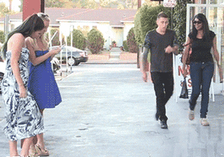 |爆笑段子:大哥这是保龄球不是手榴弹啊