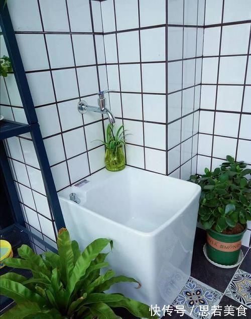 拖把池|实用款的小户型阳台，洗手台整合洗衣机，颜值也不低