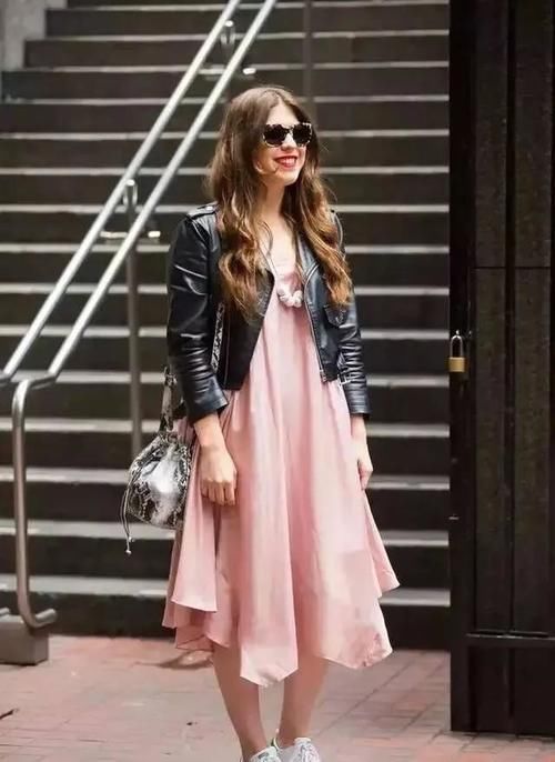 谁说三月太冷不能穿裙子？混搭＋叠穿才是春天裙装的正确开启方式