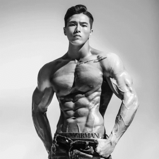 强壮|辣妈健身房撸铁多年肌肉强壮，自律的人实在是太强悍了！