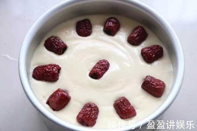 一碗面粉，2个鸡蛋，筷子搅一搅，做家人爱吃的饼，比大馒头好吃