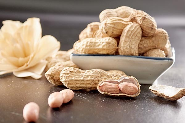 降血脂|血脂高的人吃花生，究竟是升血脂还是降血脂了解清楚再吃