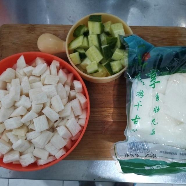  杏鲍菇冬笋炒黄瓜，简单美味家常小炒