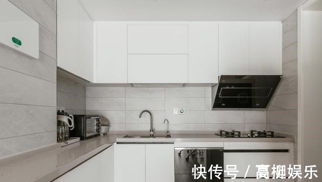 客厅|舍弃“客厅”，不买沙发，进门加隔断，这么装实用极了，晒晒全屋