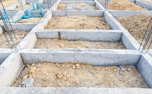 房子现浇屋顶怎样防止开裂？