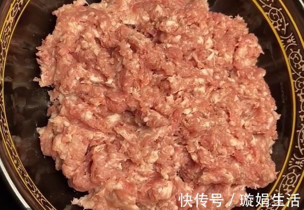 自制香肠，选料精良、干净，吃起来放心，今天分享一道蒜香红肠