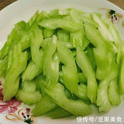 芹菜|零失败清炒芹菜，大厨原来这么好当