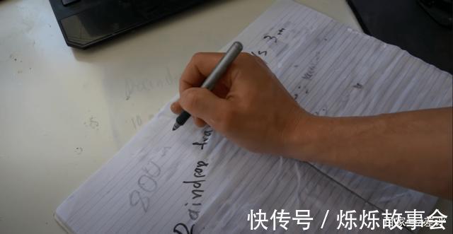 为了验证商场测体温是不是形式,油管博主把脑门捂到48度