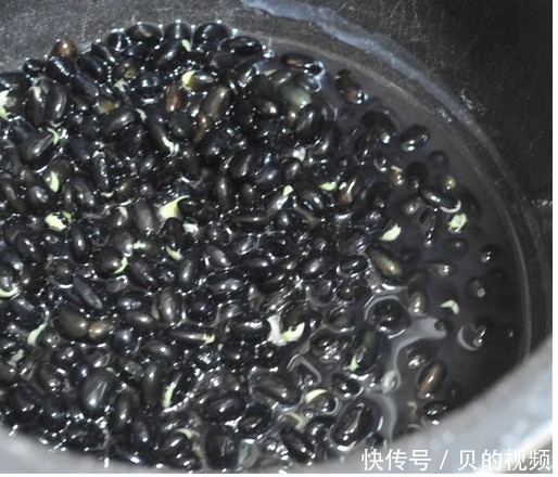 桂圆肉|人到40多吃黑豆,别只会用黑醋泡,春天我常这样煮,越简单越好