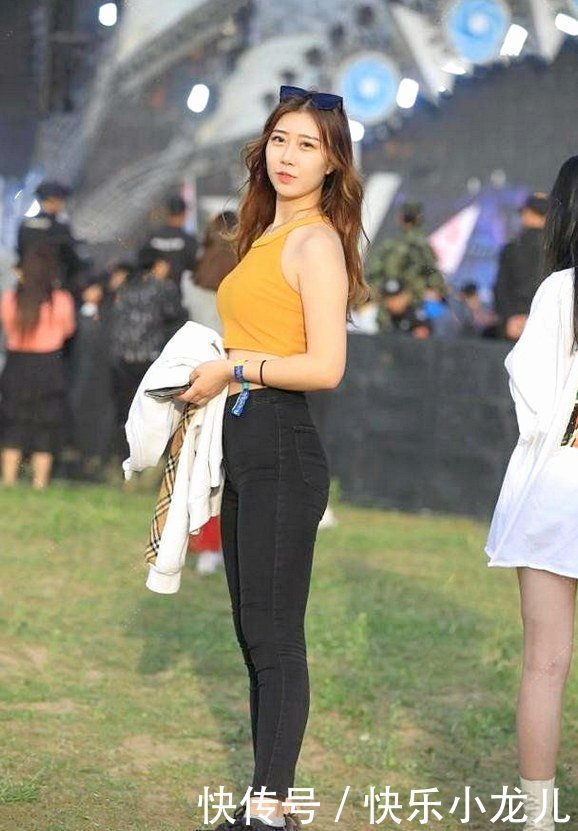 关键|一看就是职场“女强人”,鞋子搭配也很关键