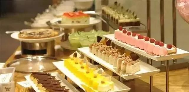 食物|吃自助餐时,聪明人从不拿4种食物,饭店经理不是吃货就是行家