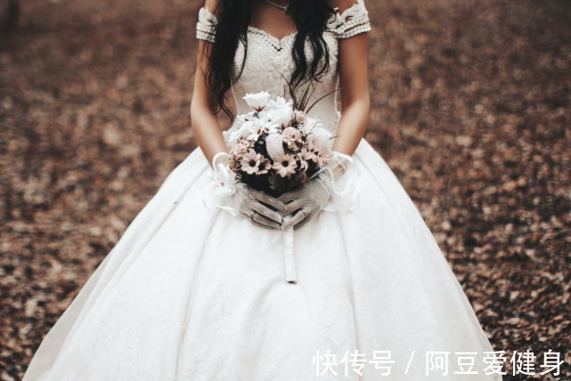 租房|结婚5年,租房5年,看到房产证上的名字时,才知租金是老公的房贷