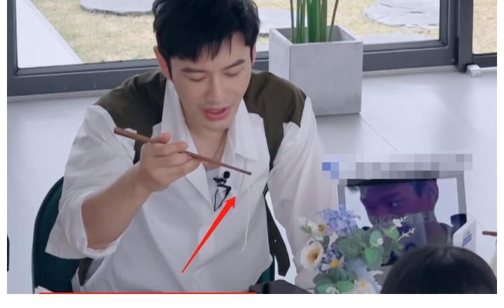 宁静|黄晓明只吃一根面，剩面让丁真吃，宁静怒斥太作，倚老卖老没必要