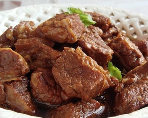 爷爷炖牛肉的秘制配方,牛肉鲜嫩入味,好吃不塞牙,连汤都喝光