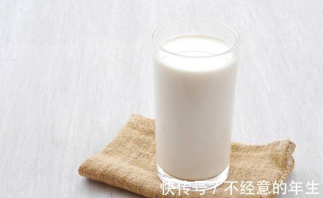 雌激素|建议更年期女人这4种“零嘴”要常吃,补充雌激素,或能滋养肌肤