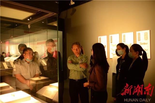 “小城故事——湖南龙山里耶秦简文化展”在深圳博物馆开幕