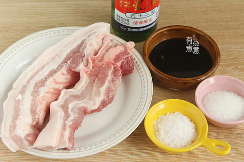 腌腊肉,只用冷水洗可不行,多做一步,腊肉无异味,咸香又可口