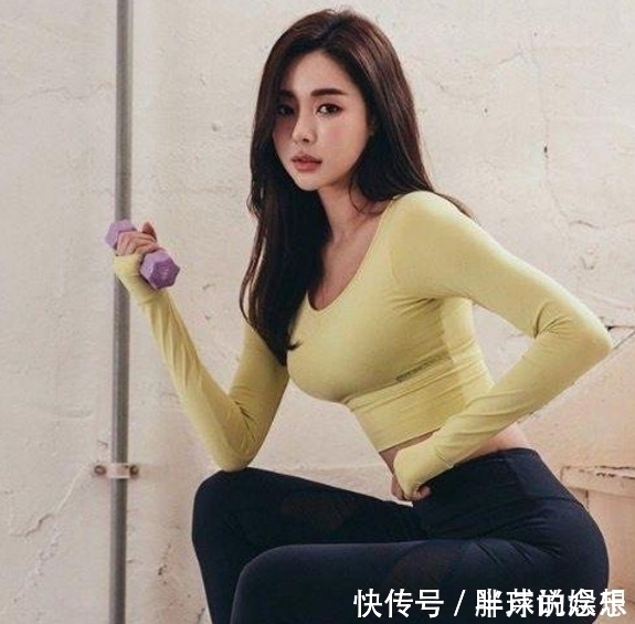 怎么看都不会厌的打底裤美女,尽显S身材、性感十足