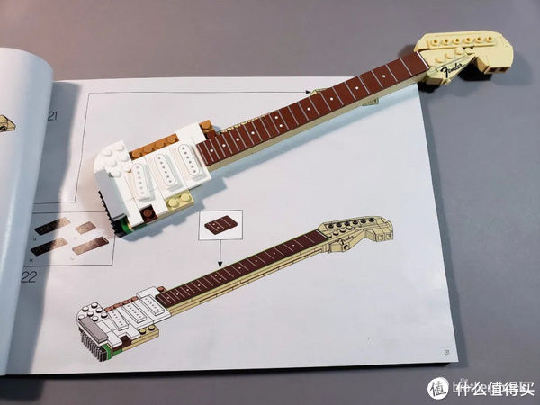 开箱|乐高Ideas套装21329 Fender Stratocaster开箱评测