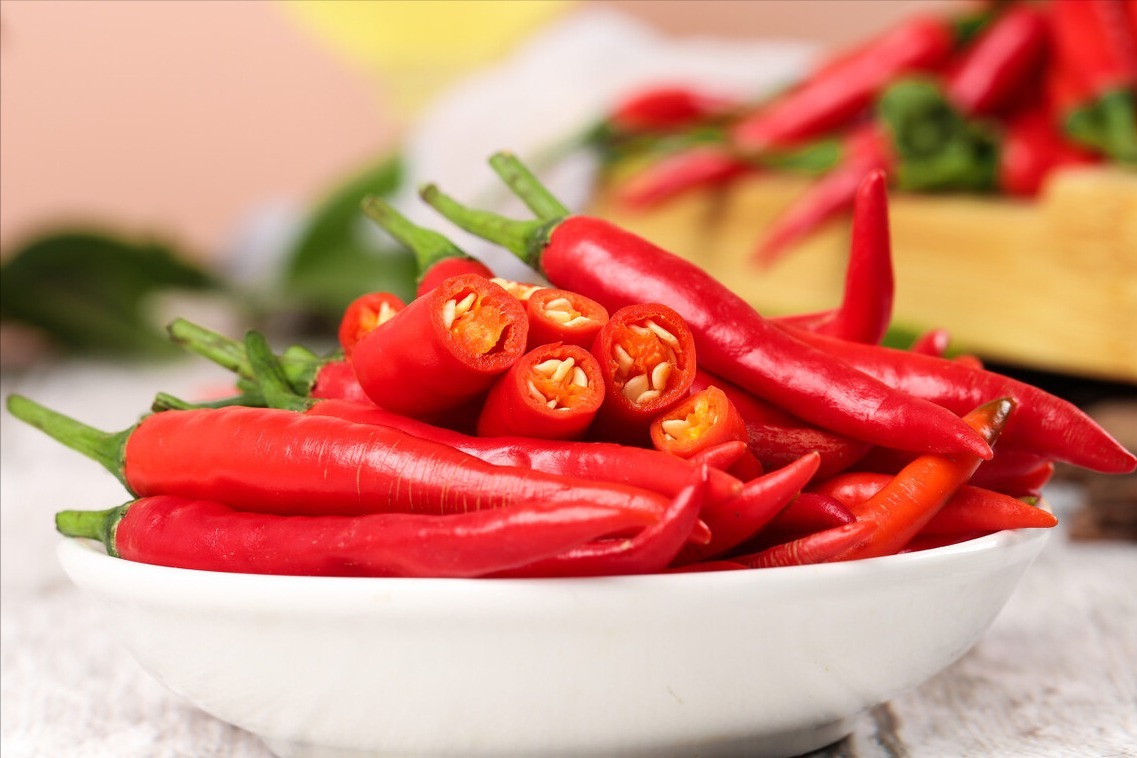 小米椒|小米椒降价了,保存不能直接放冰箱,给你支一招,放一年还很新鲜