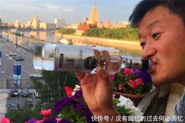 娱乐圈|娱乐圈四大酒仙,吴京27瓶啤酒没反应,最后一位被称啤酒喝不醉