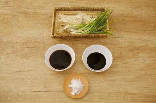 早餐面条这样做,香到骨子里,孩子一大碗都不够吃