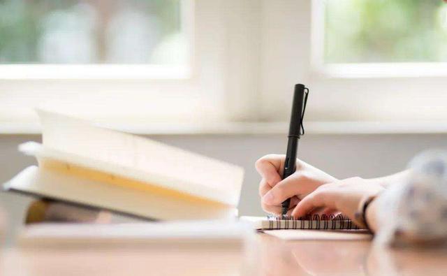 普及|孩子几岁才能给配手机教育专家这个岁数最好,别太早也别太晚