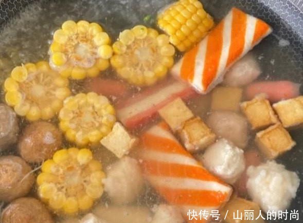  巨费|麻辣香锅这样做，闺蜜三人抱着锅都吃不够，巨费米饭