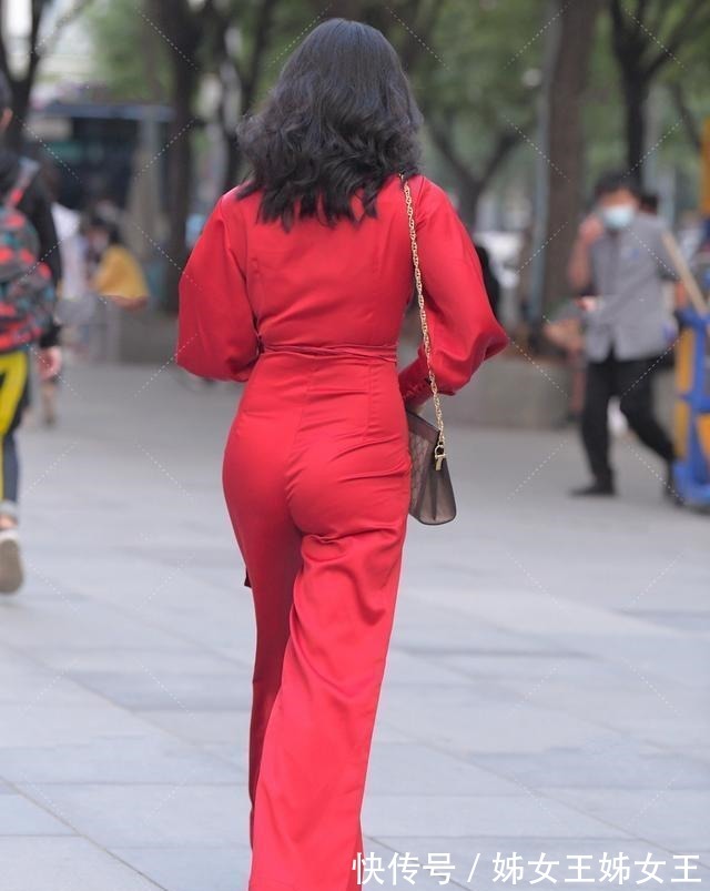 穿搭 展现个性的打底裤穿搭青春感十足,塑造长腿美女的风范,清新特别!