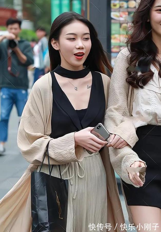 外衣|非常精致甜美的小姐姐，兼具性感与优雅，主要是她的穿搭体现的