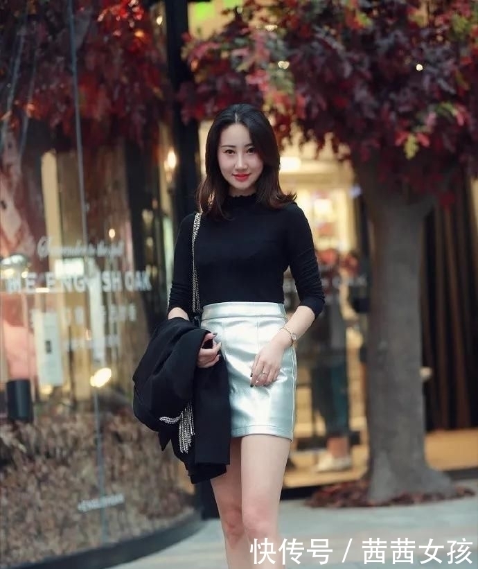 搭配|小姐姐修身版波点连衣裙,给人的感觉,却是很复古很港风