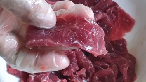腌牛肉|腌牛肉时，切记不要加酒跟盐，分享一个做法给你，鲜嫩不出水