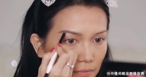 女子|奇闻:女子整容级化妆术,妆前妆后判若两人,网友:确定没换人?