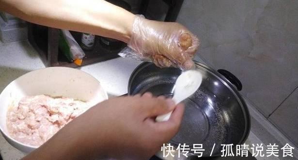 爷爷做了30年的肉丸子,美味富有弹性,秘诀分享给你,一学就会