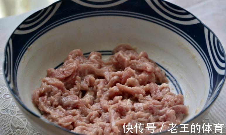 不管炒哪种瘦肉,做对4步,保准炒好都香嫩入味,不干不柴不腥